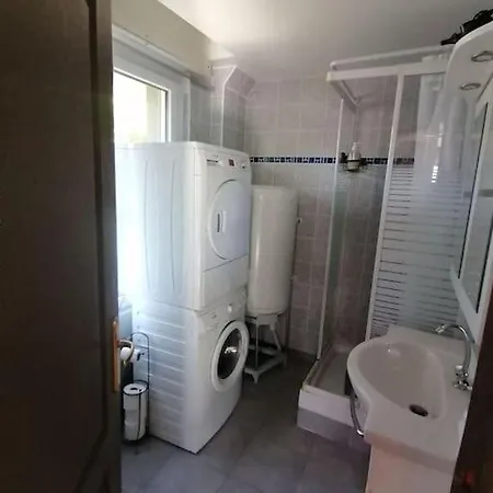 A Cote De Toutes Commodites Apartment *